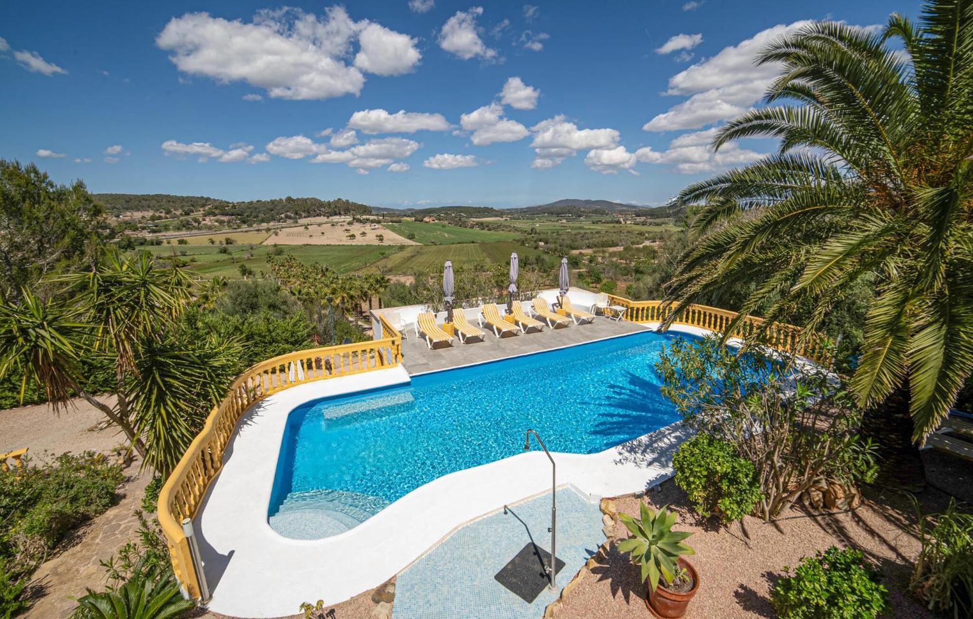 Сasa de vacaciones In With Kitchen Montuiri (Mallorca)